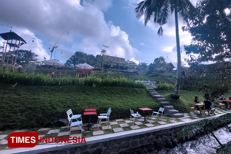 Cafe Raisa Kemiren: Santai di Tengah Lingkar Timur Cilacap
